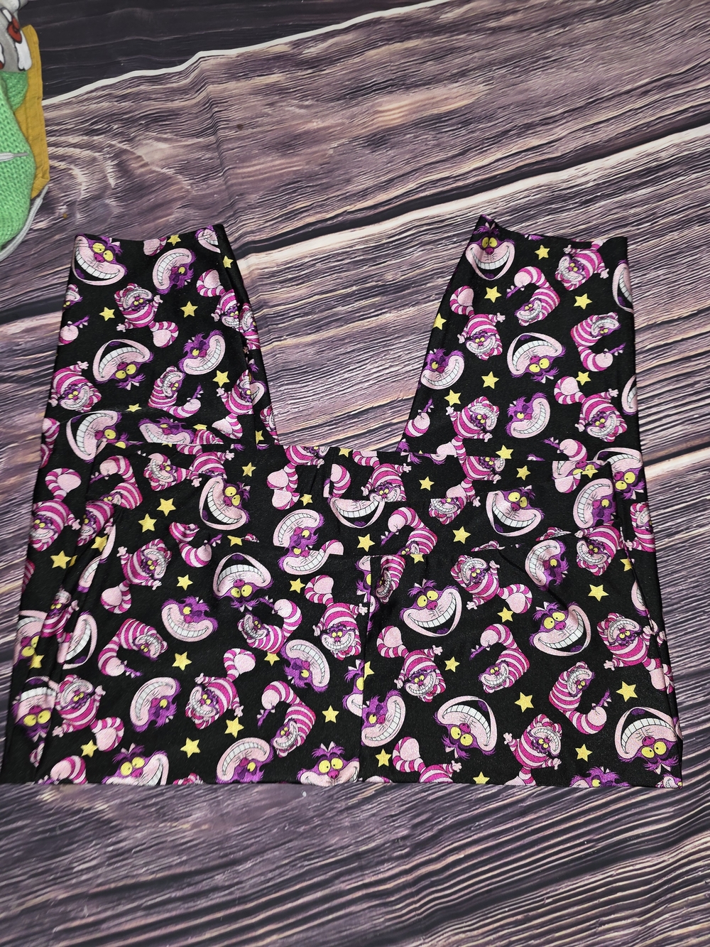 Disney Cheshire Cat Black, Pink & Purple Womens Plus Size Leggings